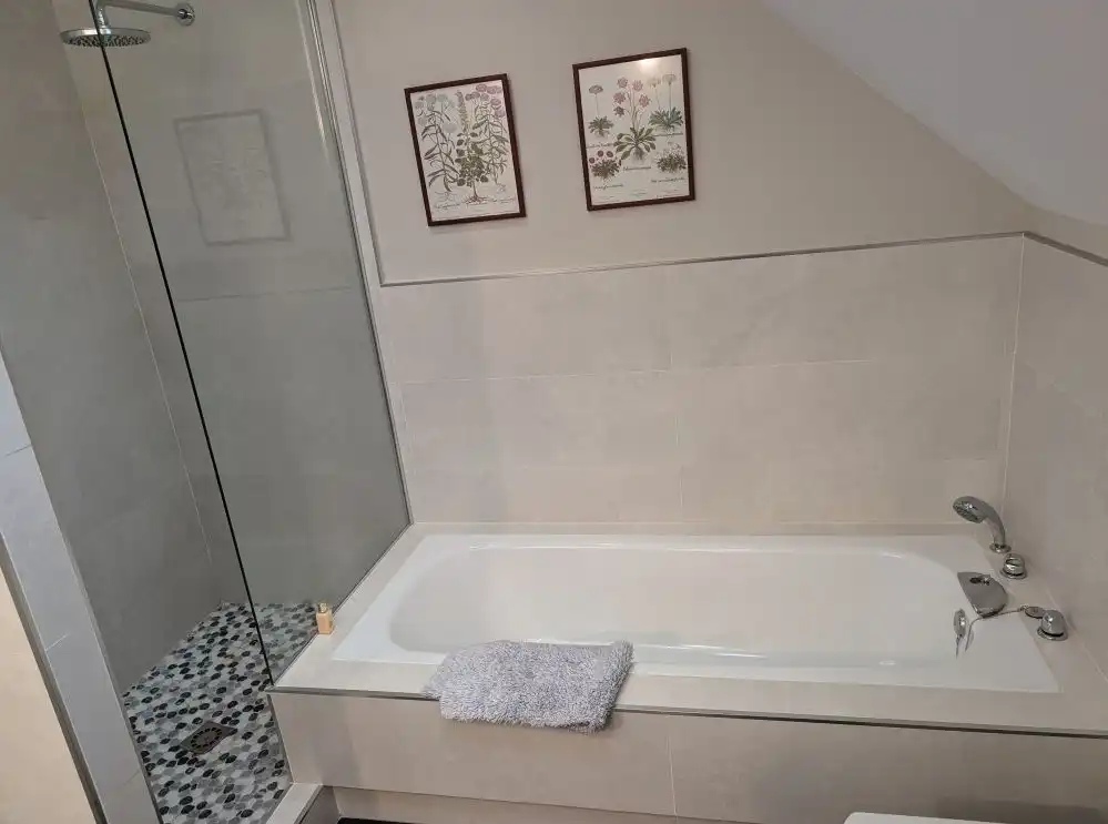 Bany de Casa o xalet en venda en Pozuelo de Alarcón amb Aire condicionat, Calefacció i Jardí privat