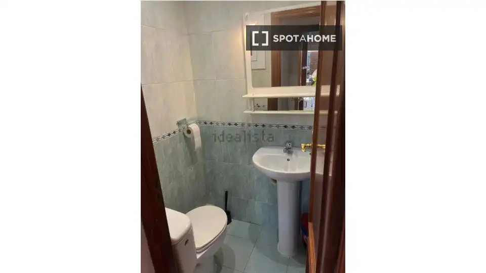 Bathroom of Flat for rent in Barcelona  with Air Conditioner, Heating and Furnished