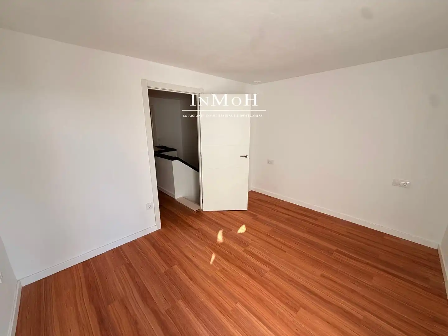 Habitación de Casa adosada en venta en San Fernando con Balcón y Alarma