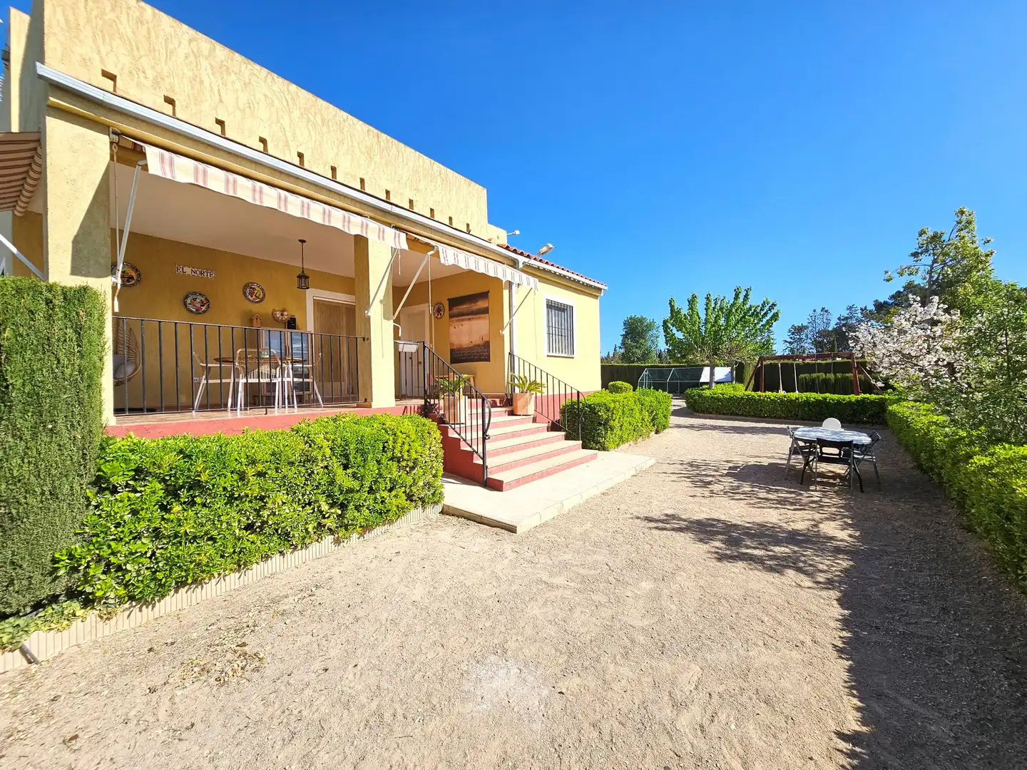 Vista exterior de Casa o xalet en venda en Caudete amb Terrassa
