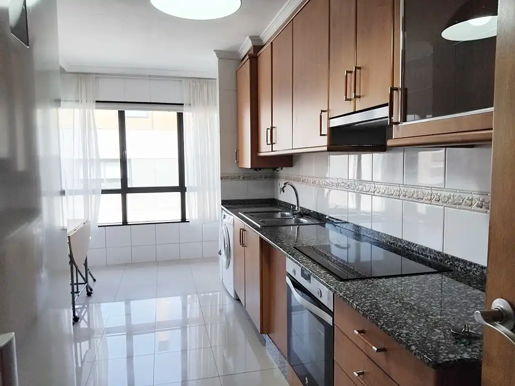 Cocina de Piso en venta en A Coruña Capital  con Calefacción, Parquet y Trastero