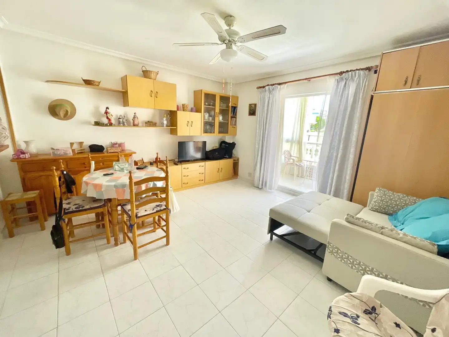 Wohnzimmer von Wohnung zur Miete in Torrevieja mit Klimaanlage, Heizung und Schwimmbad