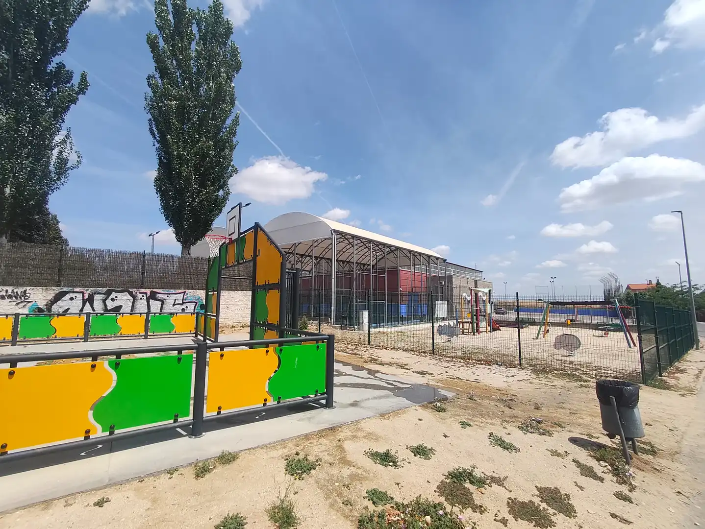 Vista exterior de Casa o xalet en venda en Las Ventas de Retamosa amb Aire condicionat, Calefacció i Jardí privat