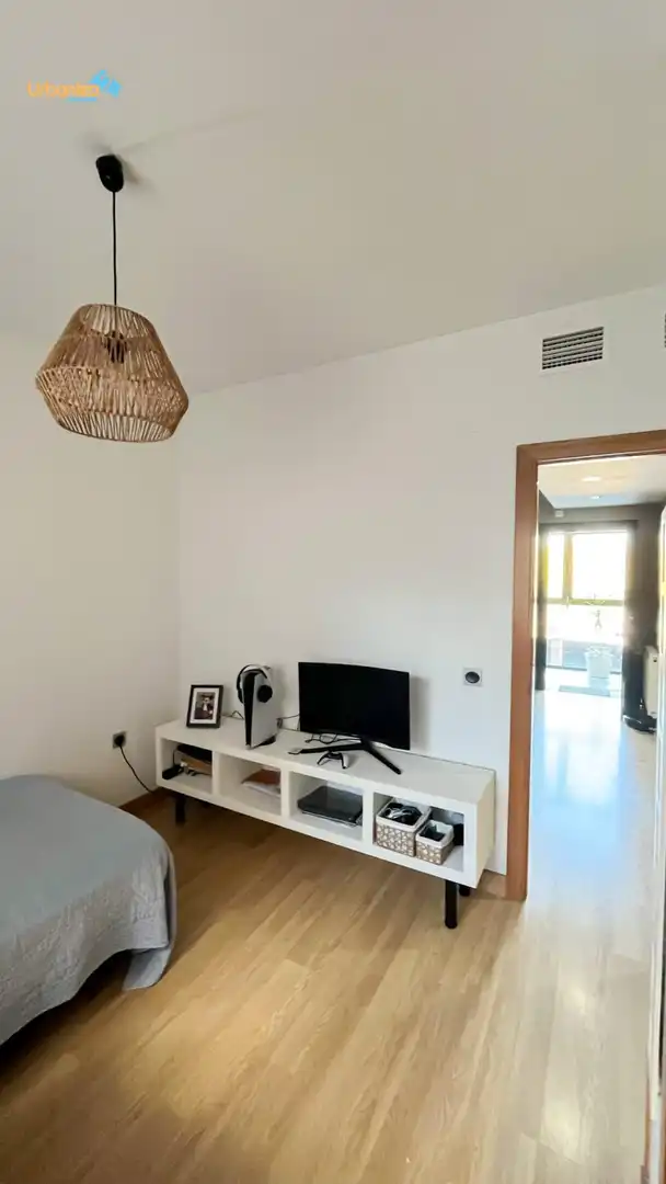 Sala d'estar de Casa adosada en venda en Cáceres amb Calefacció, Terrassa i Traster