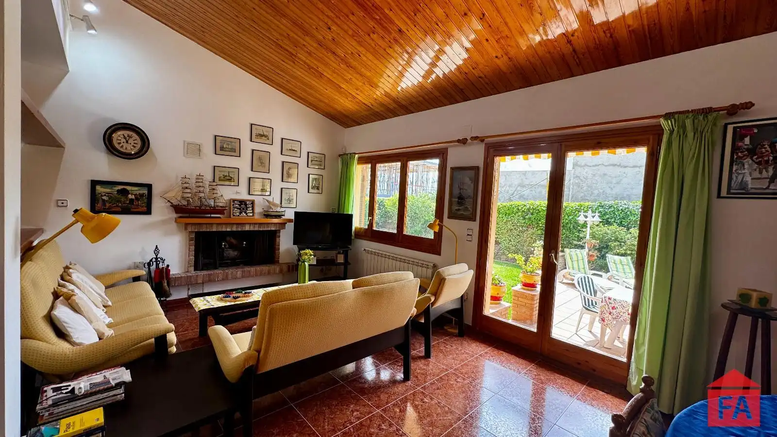Sala de estar de Casa o chalet en venta en Llorenç del Penedès con Calefacción, Terraza y Trastero