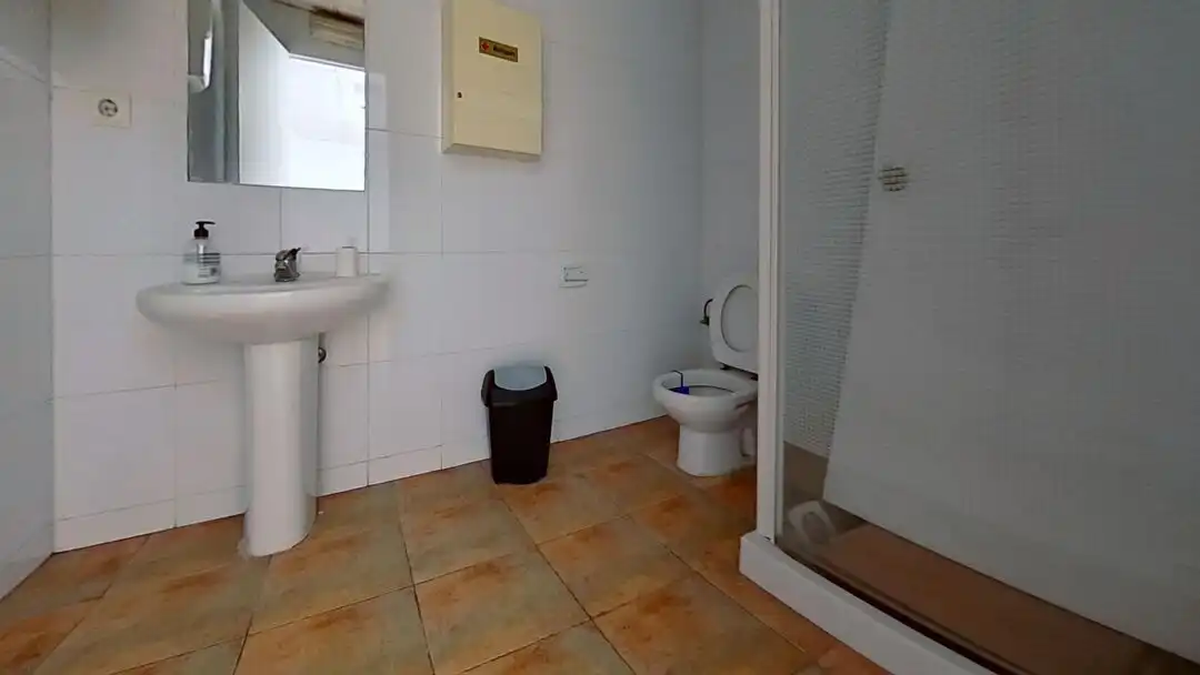 Bany de Local de lloguer en Alicante / Alacant amb Aire condicionat