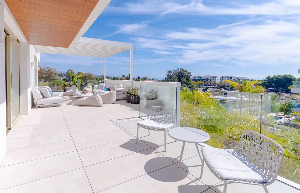 Terrasse von Dachboden zum Verkauf in Marbella mit Klimaanlage, Terrasse und Abstellraum