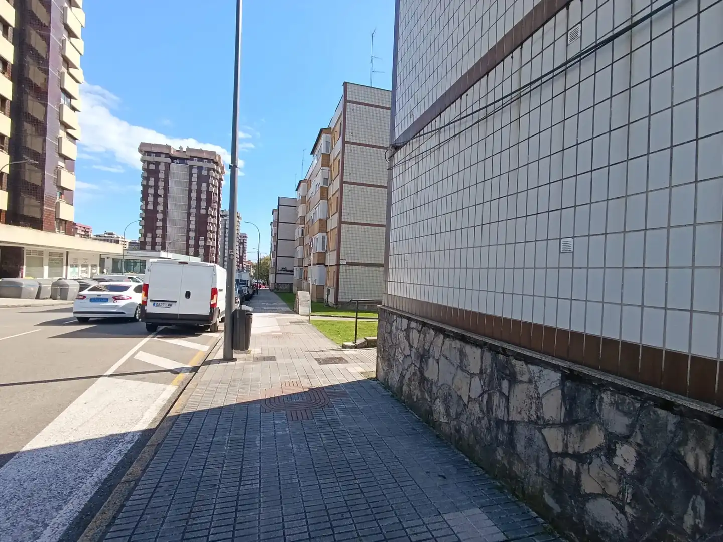 Aparcament de Pis en venda en Gijón  amb Calefacció
