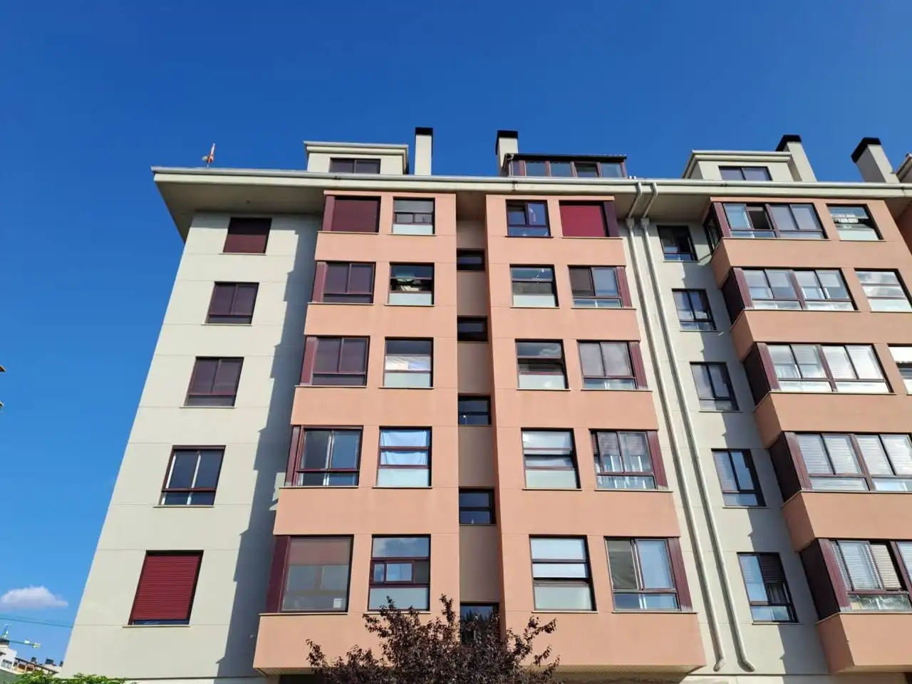 Außenansicht von Wohnung zur Miete in Burgos mit Heizung, Parkett und Terrasse