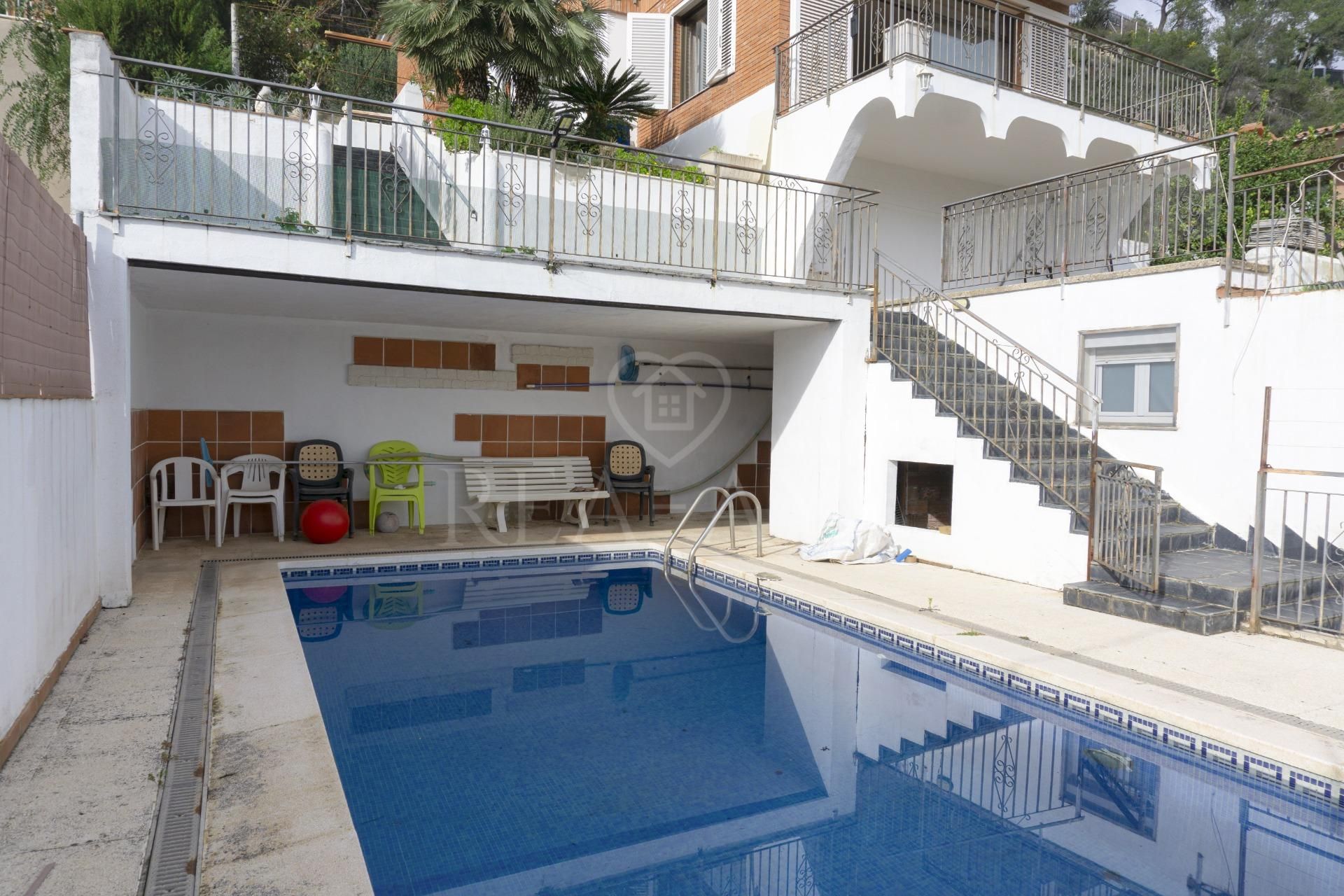 Piscina de Casa o xalet en venda en Vallirana amb Calefacció, Jardí privat i Terrassa