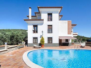 Casa rústica amb balcó en venda a Montefrío