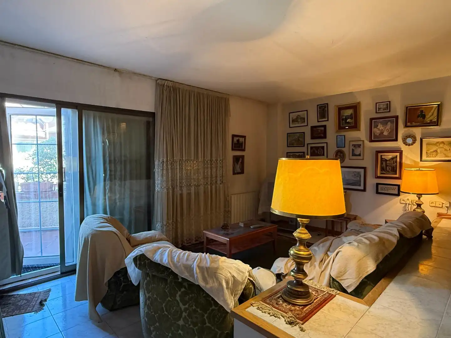 Sala de estar de Casa adosada en venta en Guadalajara con Calefacción, Terraza y Amueblado