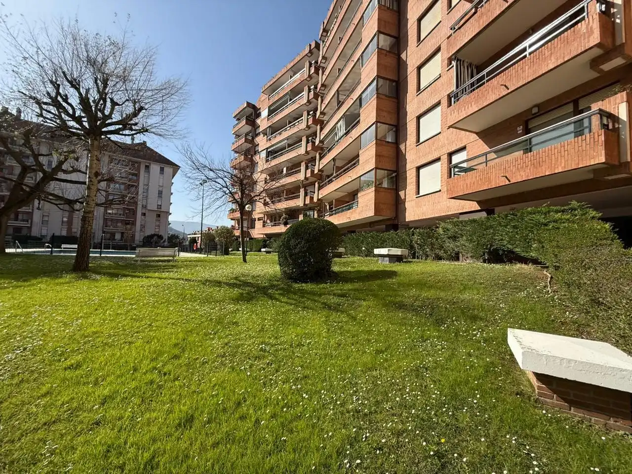 Vista exterior de Pis en venda en Castro-Urdiales amb Calefacció, Parquet i Terrassa