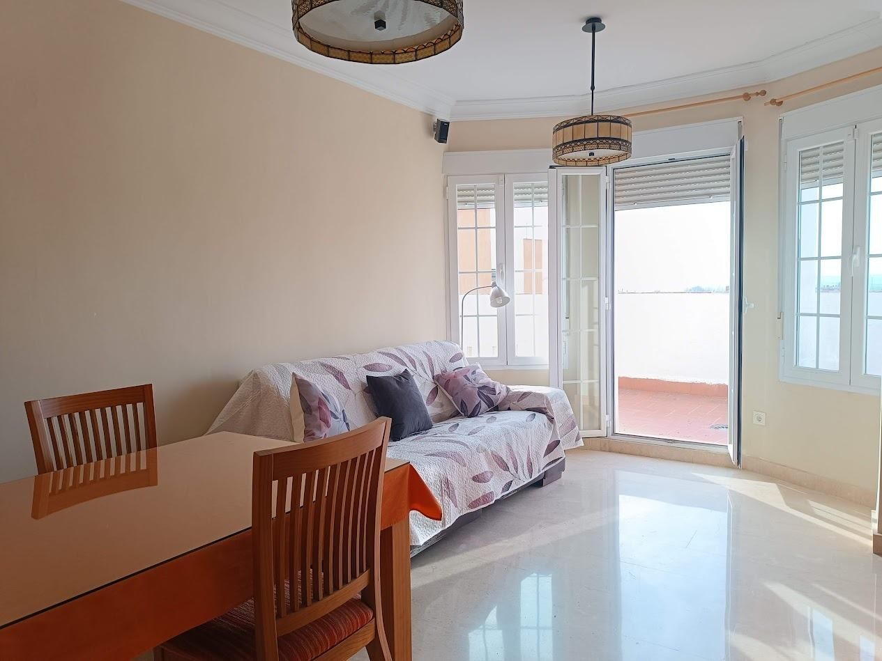 Sala d'estar de Àtic en venda en Pinos Puente amb Calefacció, Terrassa i Balcó