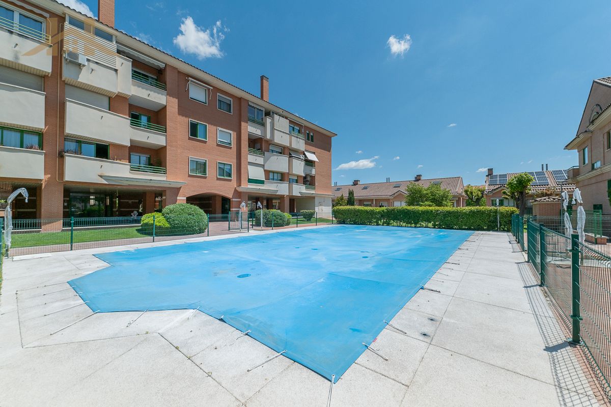 Swimming pool of Flat for sale in Boadilla del Monte  with Heating, Terrace and Storage room