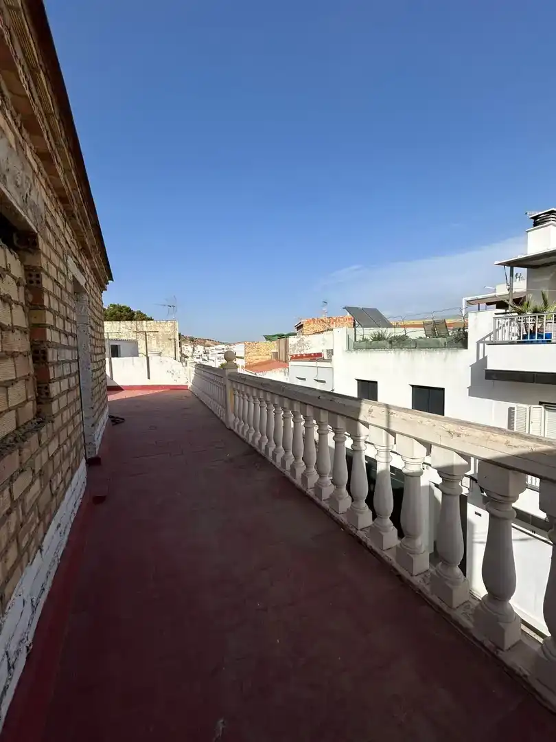 Vista exterior de Casa adosada en venda en Morón de la Frontera