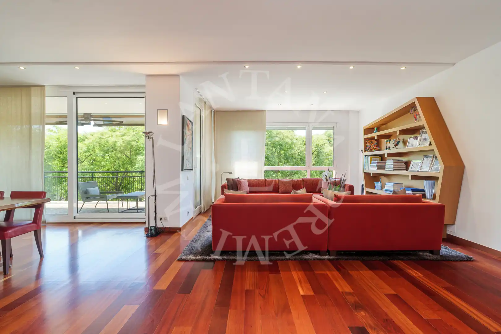 Sala d'estar de Pis en venda en Barcelona amb Aire condicionat, Calefacció i Parquet
