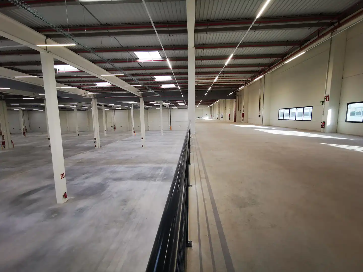 Parking of Industrial buildings for rent in Madrid  with Heating and Alarm