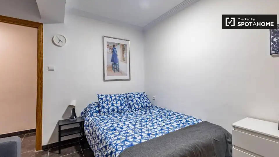 Schlafzimmer von Wohnung zur Miete in Valencia mit Klimaanlage, Heizung und Möbliert
