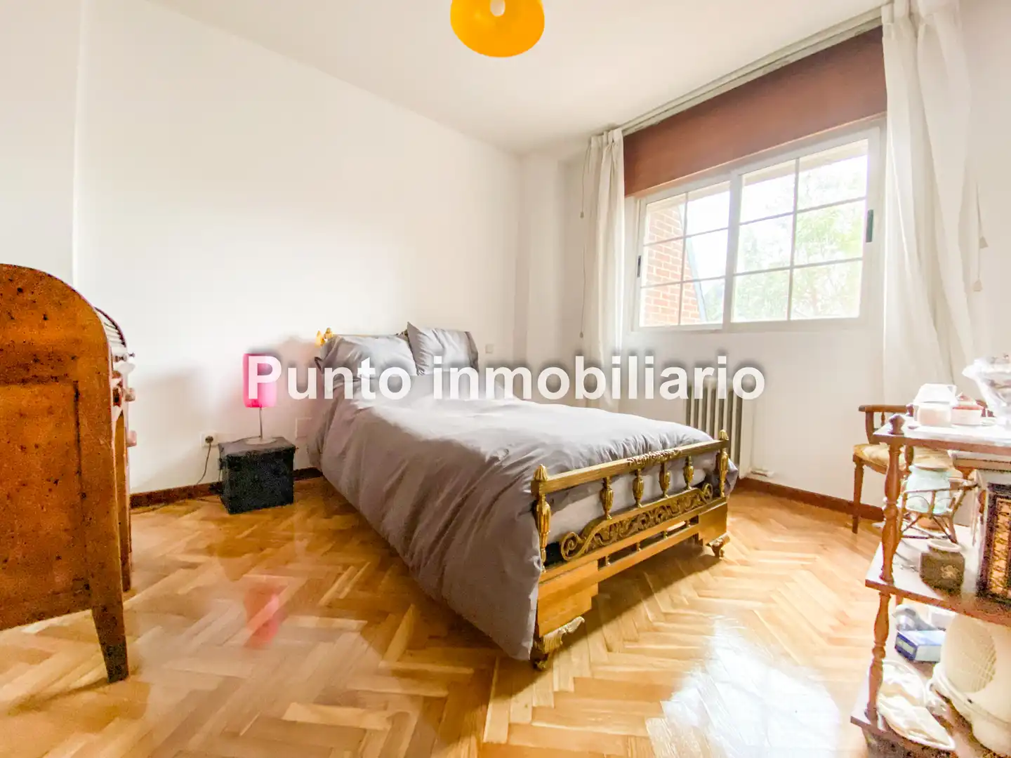 Dormitori de Casa adosada en venda en Valladolid amb Calefacció, Jardí privat i Parquet