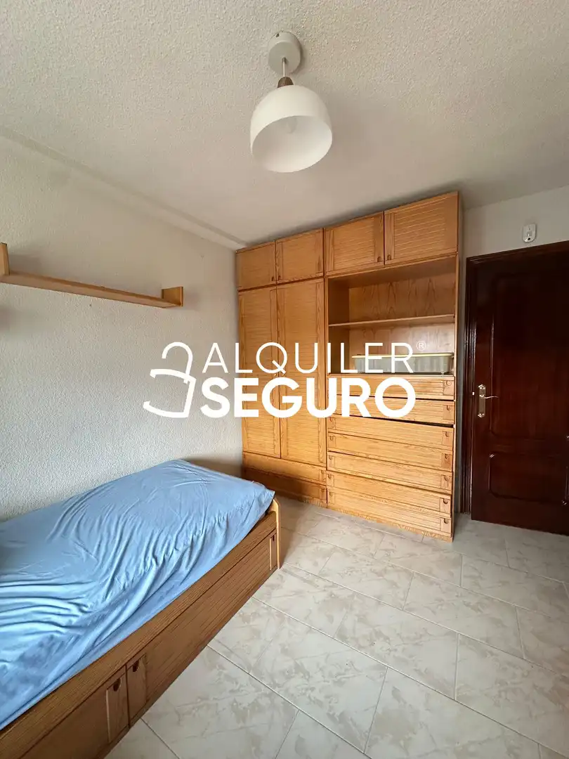 Habitación de Piso de alquiler en Alcorcón con Calefacción, Terraza y Amueblado
