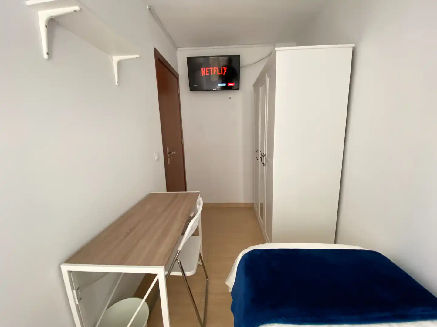 Bedroom of Flat for share in Sevilla  with Air Conditioner, Heating and Furnished