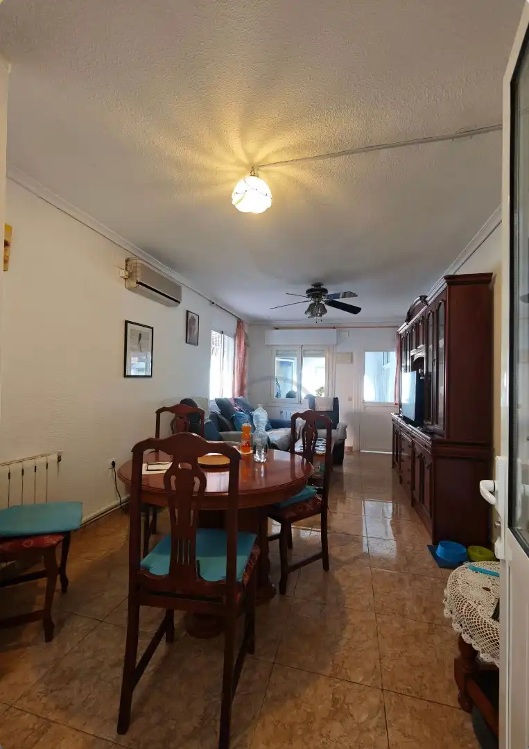 Sala d'estar de Casa adosada en venda en Los Alcázares amb Aire condicionat, Terrassa i Moblat