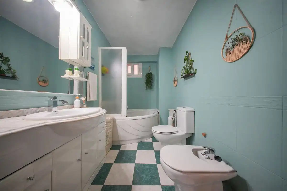 Baño de Planta baja en venta en Móstoles con Calefacción, Jardín privado y Terraza