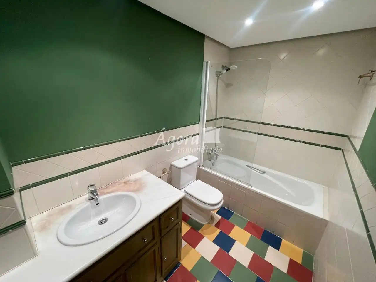 Baño de Dúplex en venta en Valladolid con Calefacción, Parquet y Terraza