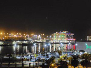 Vista exterior de Apartament en venda en Las Palmas de Gran Canaria amb Aire condicionat i Balcó