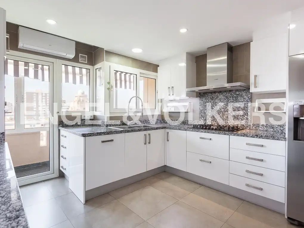 Kitchen of Flat for rent in Valencia  with Air Conditioner, Heating and Terrace