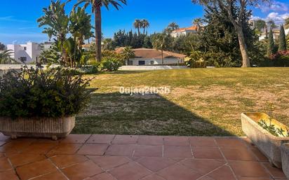 Jardí de Planta baixa en venda en Marbella amb Aire condicionat, Terrassa i Piscina comunitària