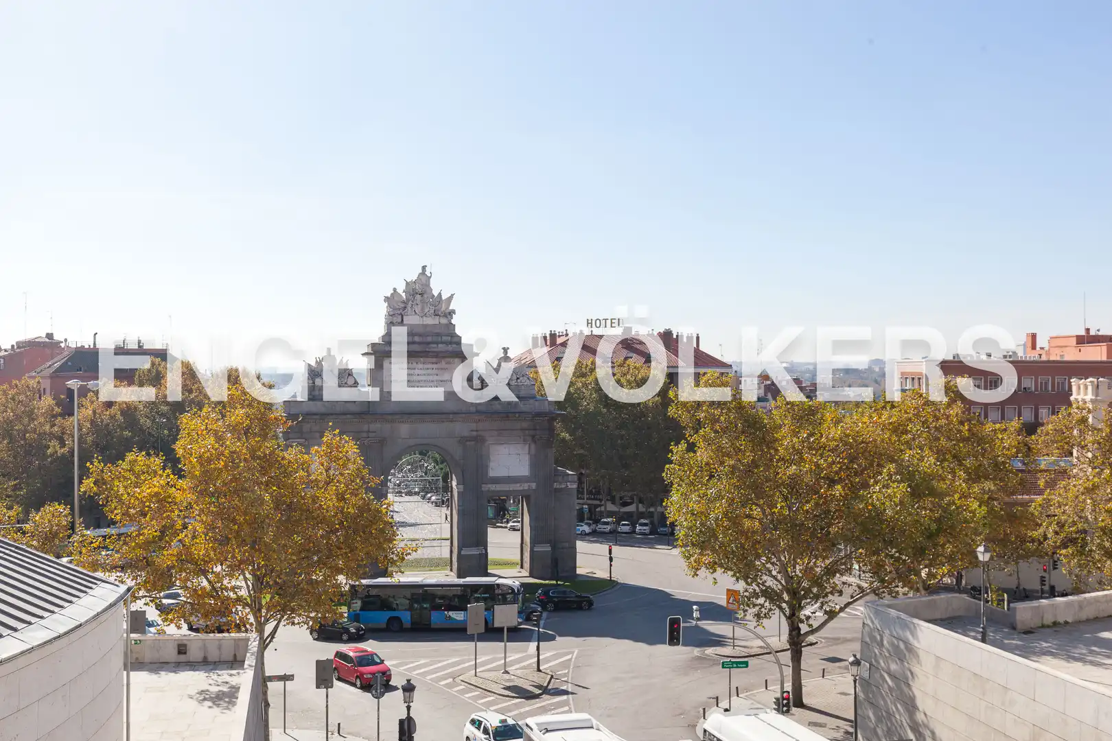 Vista exterior de Piso de alquiler en Madrid con Aire acondicionado, Calefacción y Balcón