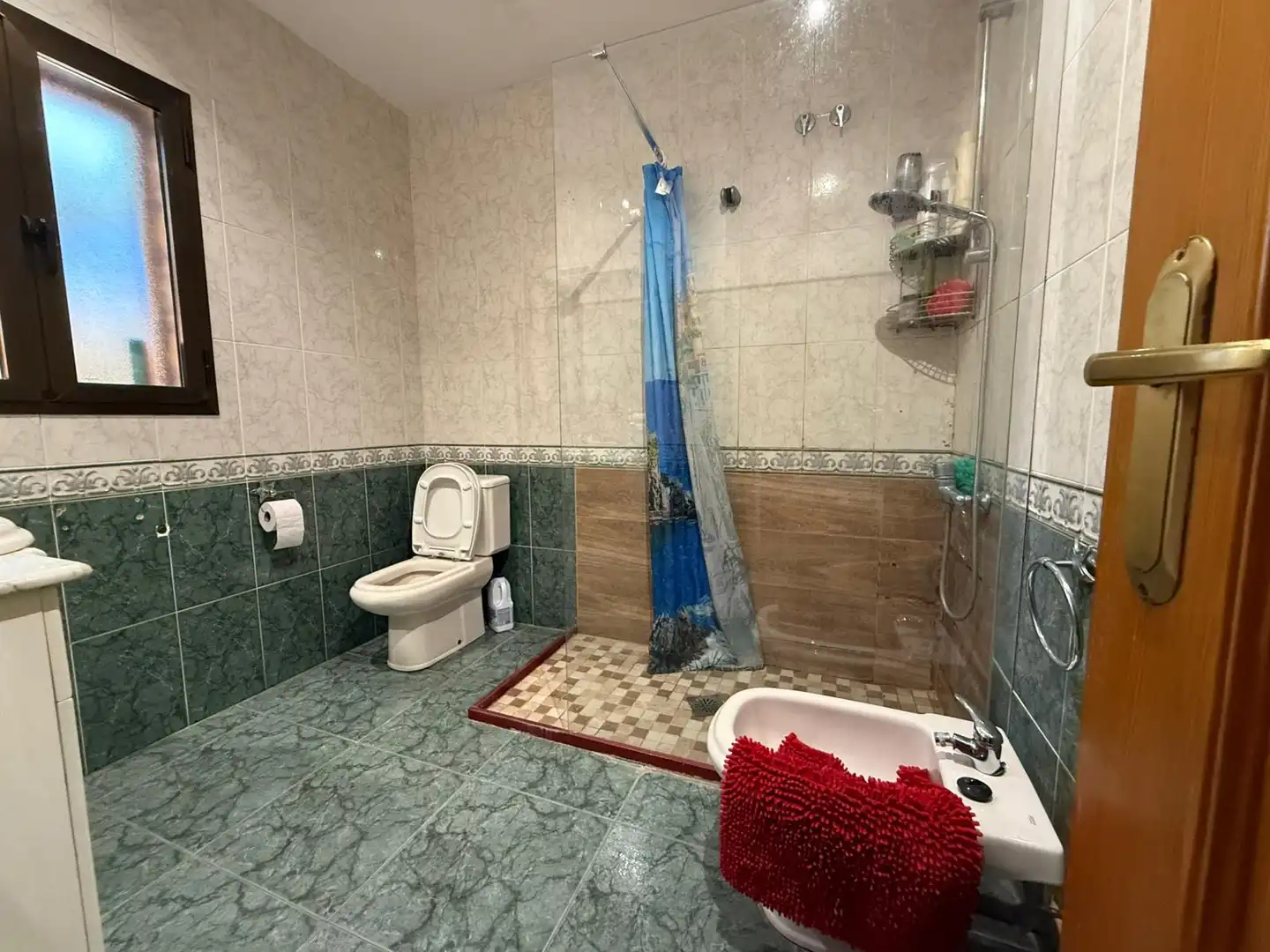 Bathroom of Houses for sale in La Pobla de Vallbona  with Air Conditioner, Heating and Oven