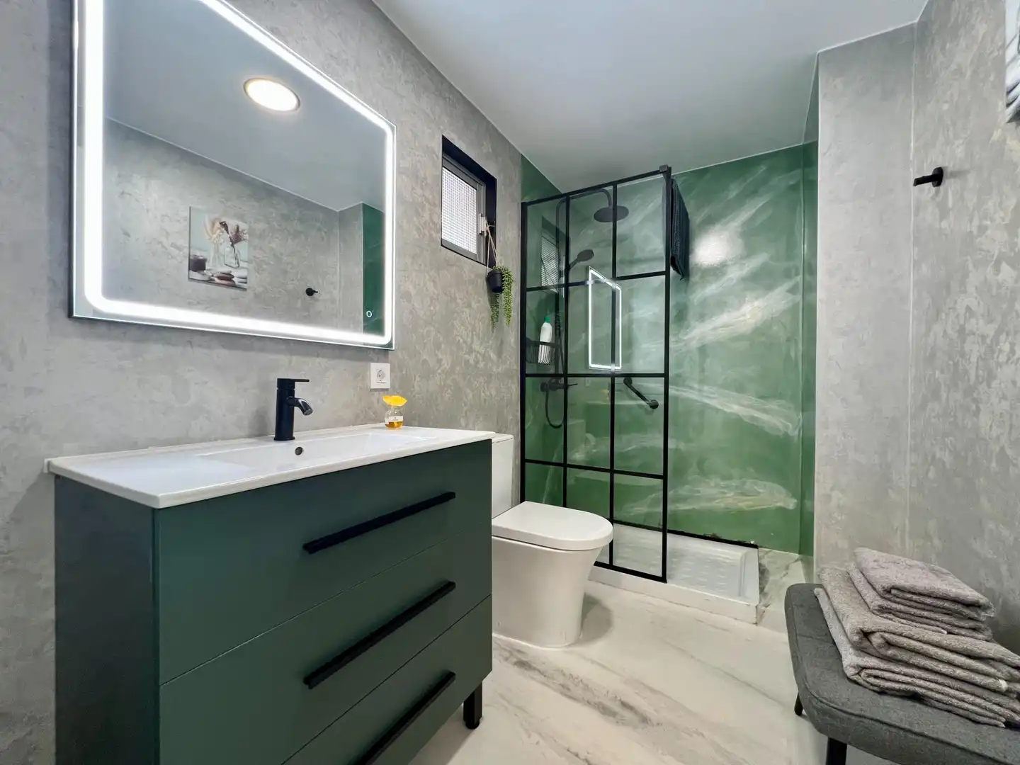 Bany de Apartament en venda en San Bartolomé de Tirajana amb Aire condicionat, Jardí privat i Moblat