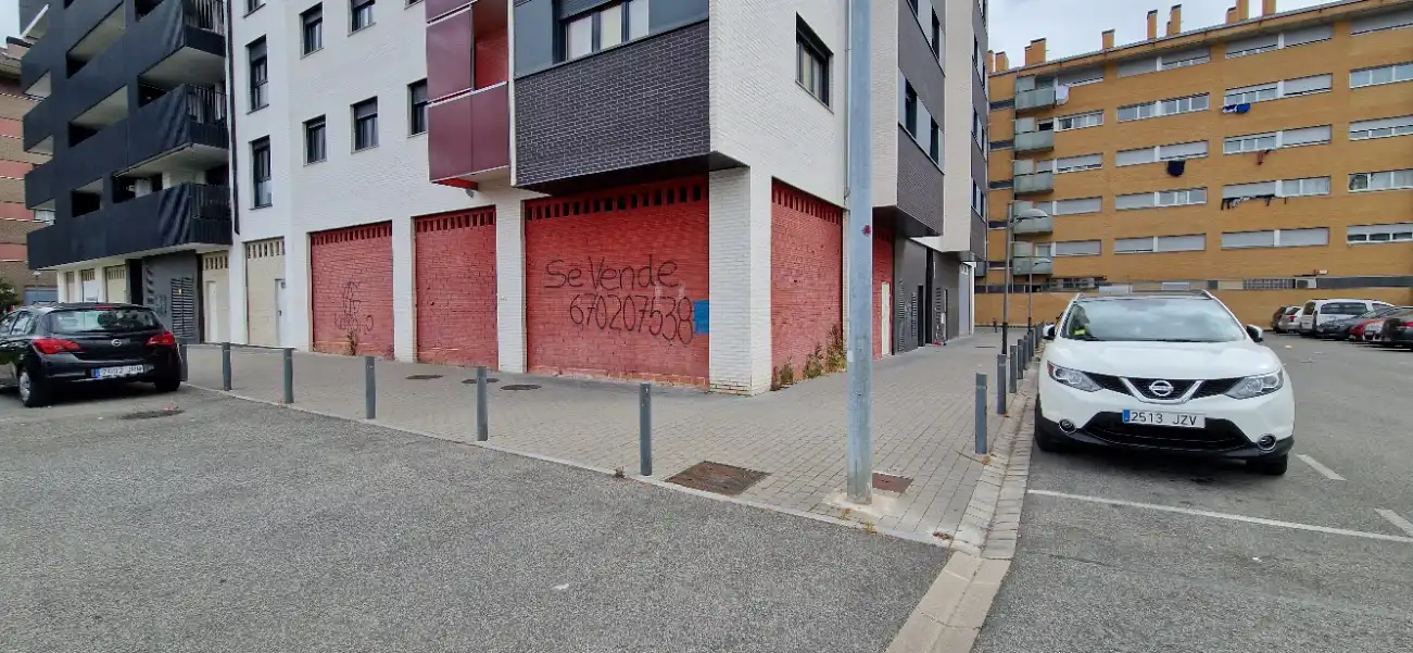 Vista exterior de Local en venta en Villava / Atarrabia