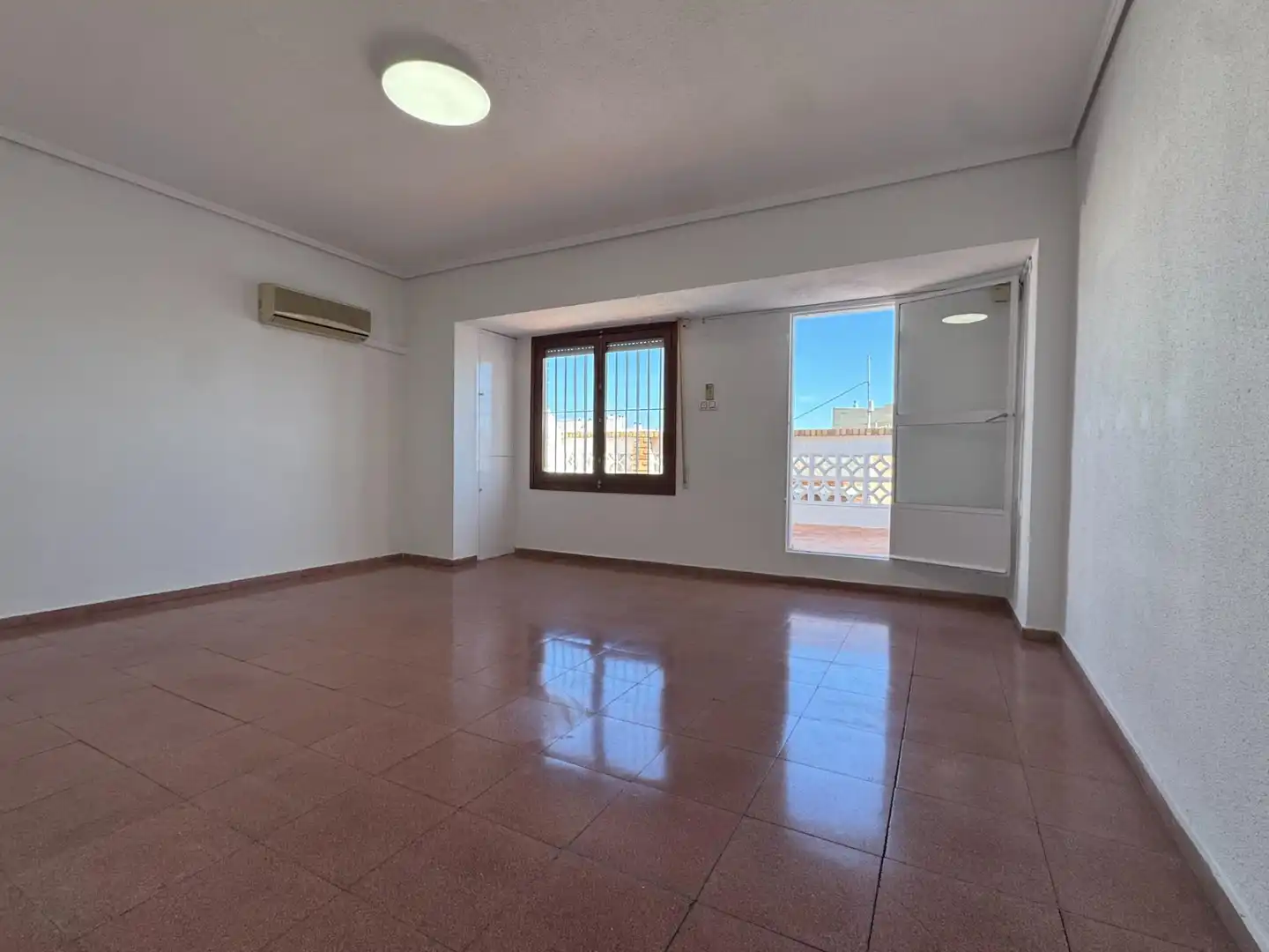 Sala d'estar de Àtic en venda en Llíria amb Aire condicionat i Terrassa