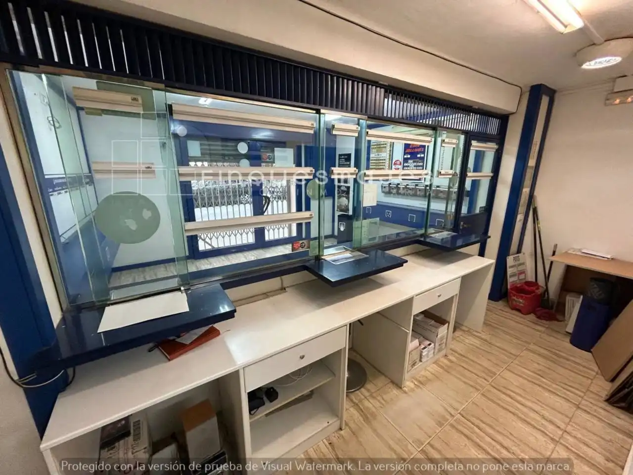Local en venta en L'Hospitalet de Llobregat con Aire acondicionado