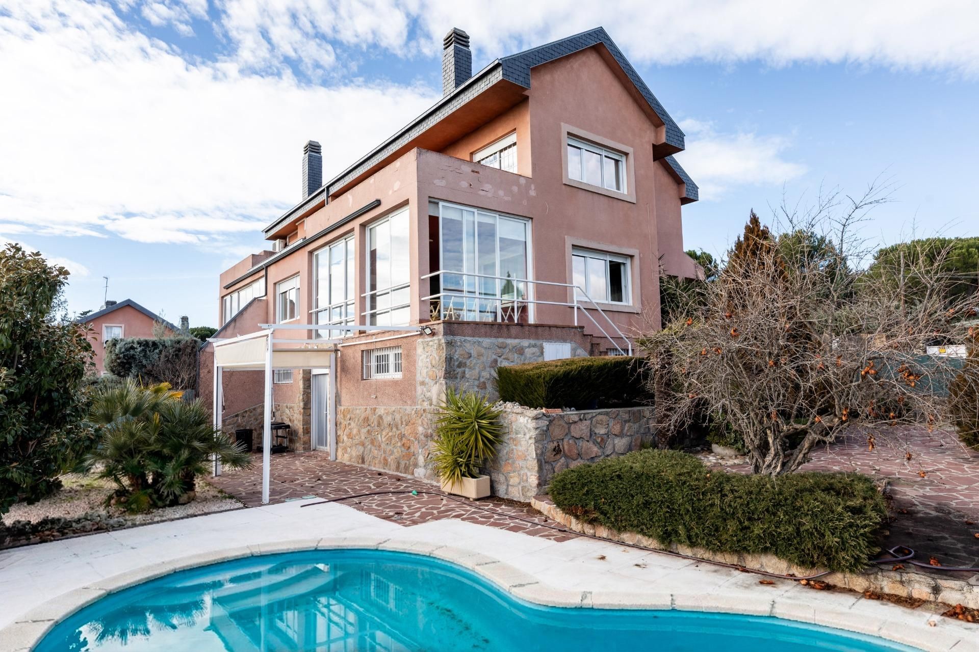 Exterior view of Single-family semi-detached for sale in Torrelodones  with Heating, Private garden and Terrace