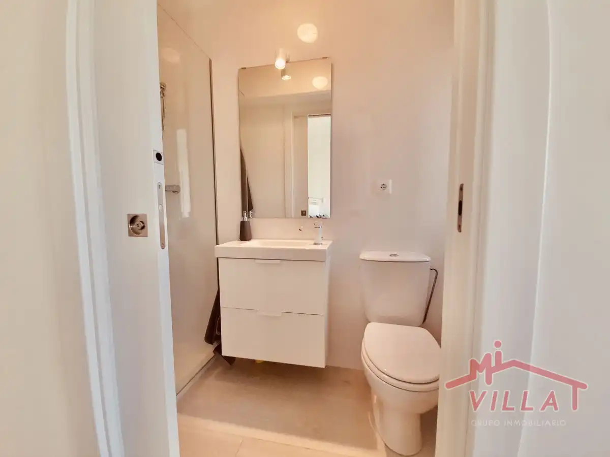 Badezimmer von Wohnung zur Miete in Laredo mit Heizung und Möbliert