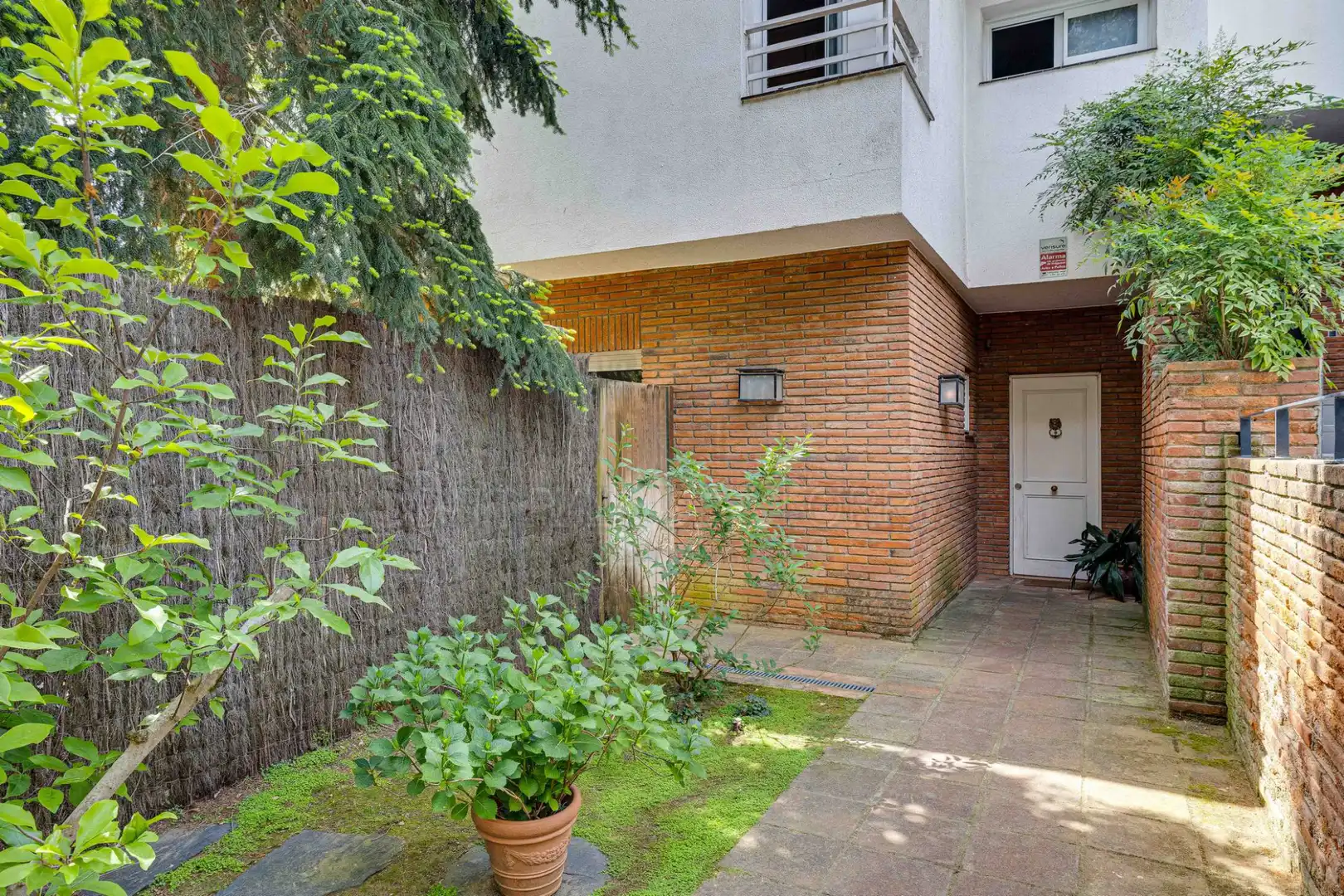 Vista exterior de Casa o chalet en venta en Sant Cugat del Vallès con Calefacción, Jardín privado y Parquet