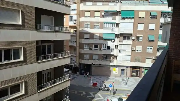 Außenansicht von Wohnung zum Verkauf in Granada mit Heizung, Möbliert und Balkon
