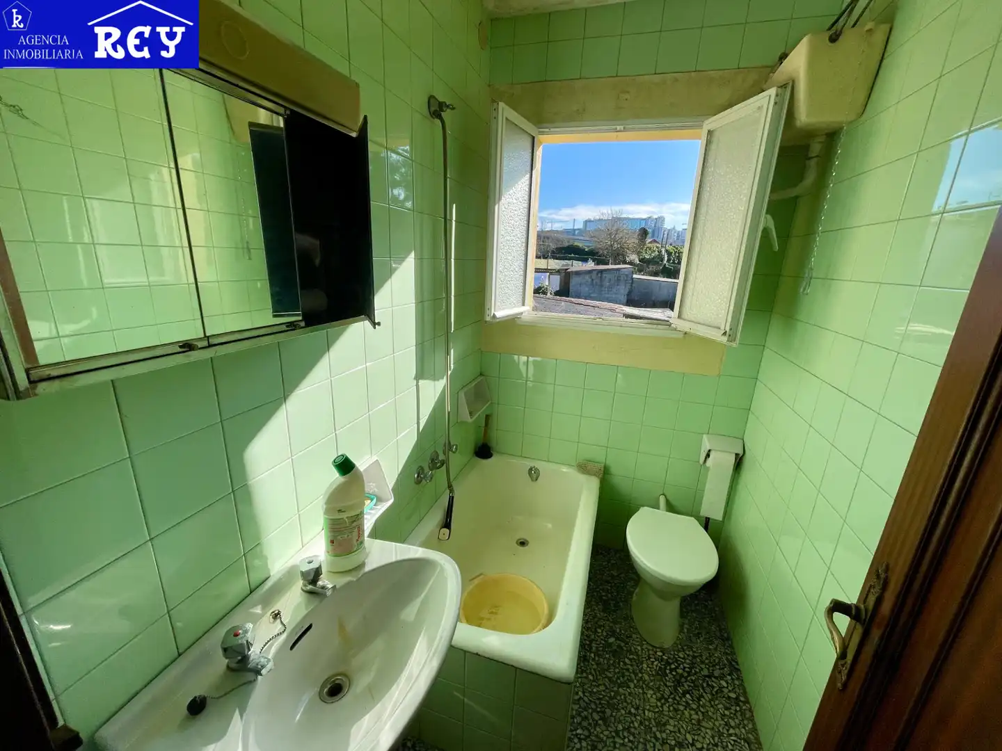 Bany de Casa o xalet en venda en Santiago de Compostela  amb Jardí privat, Terrassa i Moblat