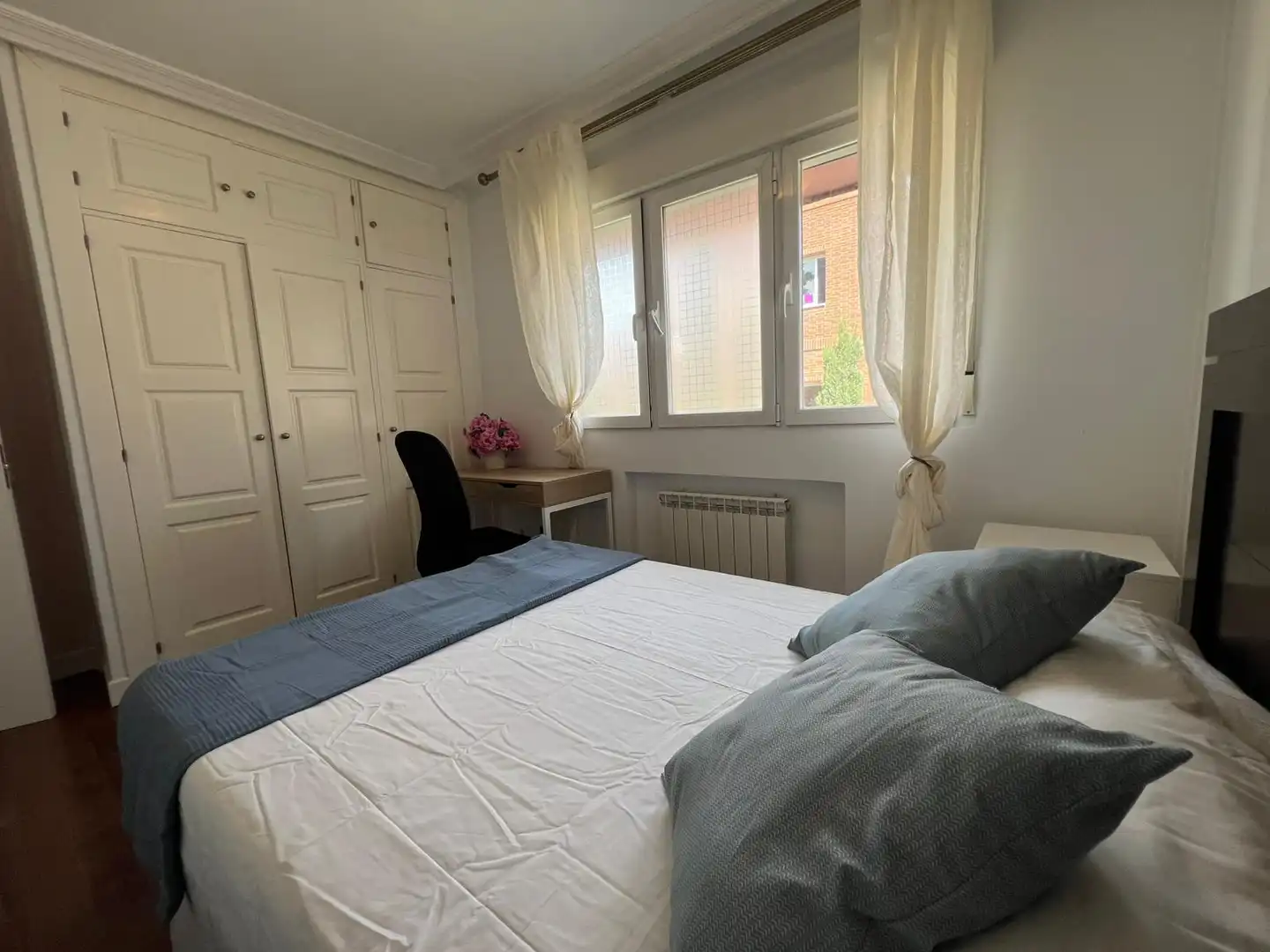 Bedroom of Houses for share in Madrid  with Heating, Terrace and Swimming Pool