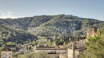 Vista exterior de Casa o xalet en venda en Torrelles de Llobregat amb Aire condicionat, Calefacció i Jardí privat