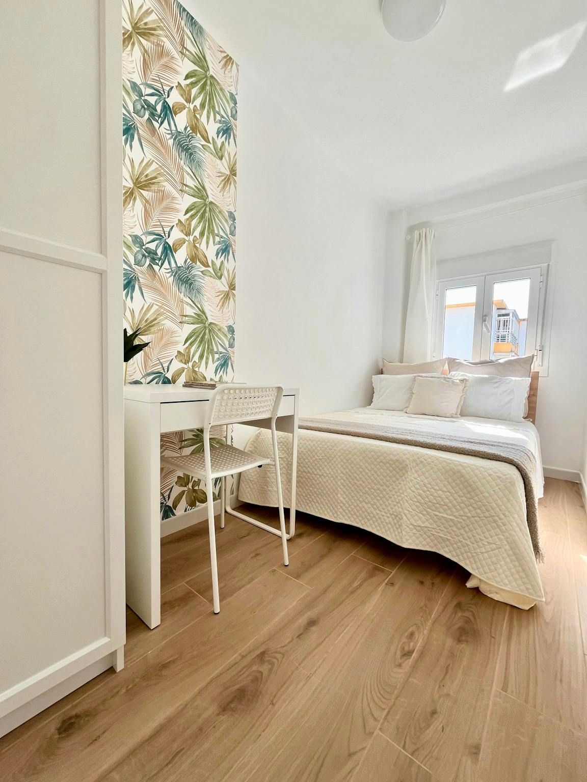 Bedroom of Flat to share in  Sevilla Capital  with Furnished, Washing machine and TV