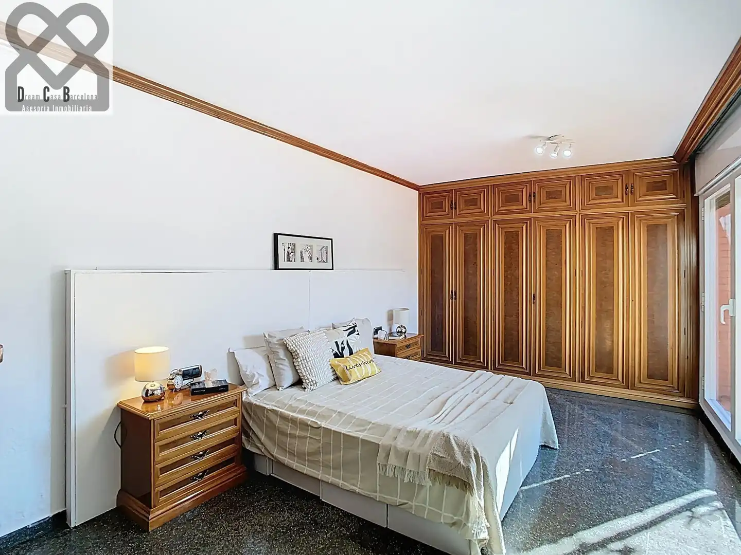 Schlafzimmer von Dachboden zum Verkauf in Barcelona mit Heizung und Terrasse