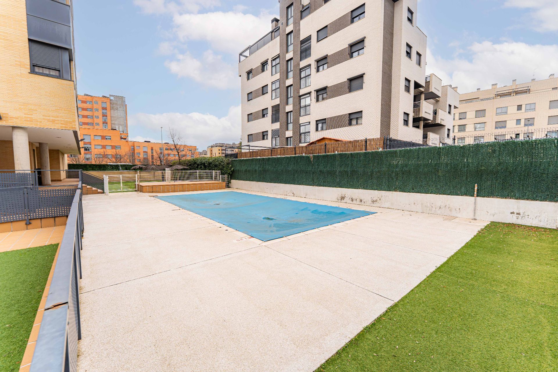 Swimming pool of Flat for sale in Fuenlabrada  with Air Conditioner, Heating and Terrace