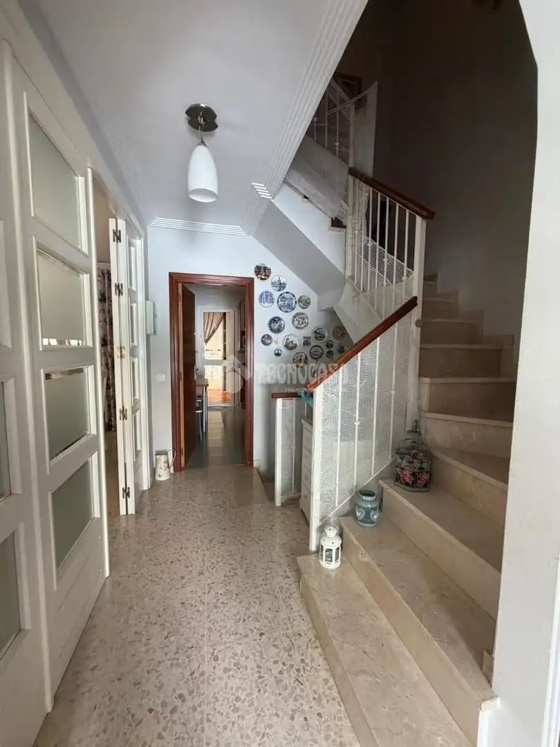 Detached homes for sale in Utrera  with Air Conditioner and Community pool