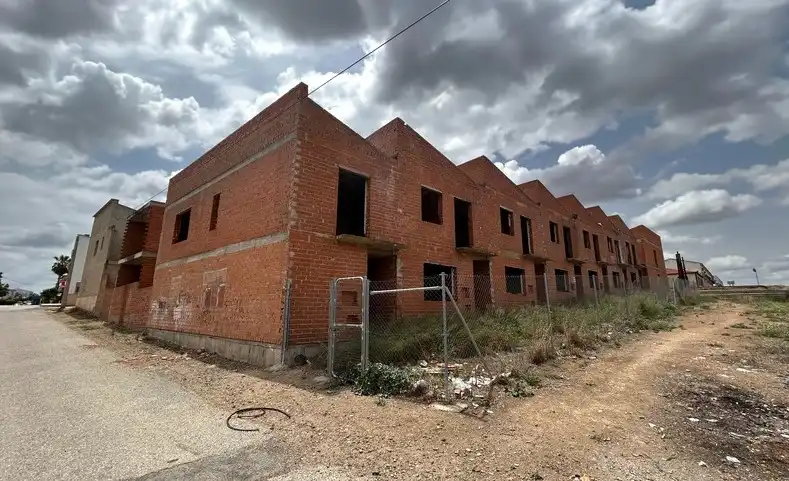 Vista exterior de Edificio en venta en La Albuera